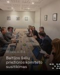 Gali būti 5 žmonės ir tekstas vaizdas