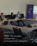 Gali būti 4 žmonės ir tekstas vaizdas