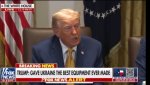 Gali būti 1 asmuo, Ovalusis kabinetas ir tekstas „THEWHITEHOUSE THE WHITE HOUSE LIVEI LIVE|12:19PMET ET 12:19 PM BREAKING NEWS FOx FOX TRUMP: GAVE UKRAINE THE BEST EQUIPMENT EVER MADE NEWS 9:19PT VFOX NEWS ALERT VISIT OOЛK/TXЛOOOBEИAy GO.PO LOOD LITARN BUNTOT M で OOFSIO“ vaizdas