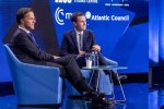Gali būti 1 asmuo, žinių skyrius ir tekstas „國圖必队 STODIES CENTRE (Cm IDEAS LEADERSHIP HOPE 술 Atlantic Council“ vaizdas