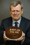 Gali būti 1 asmuo ir tekstas vaizdas