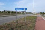 Gali būti kelias, vėjo malūnas, žolė ir tekstas vaizdas